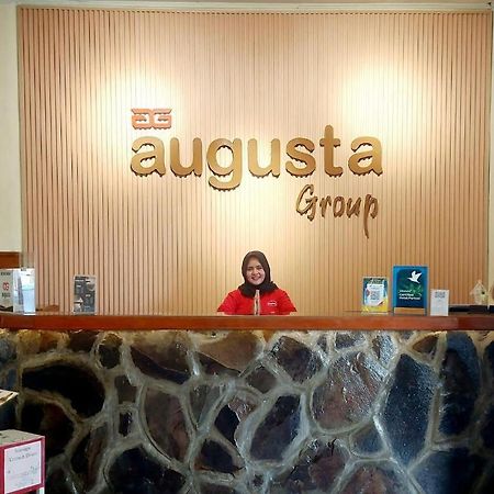 Augusta Sukabumi Hotel Esterno foto