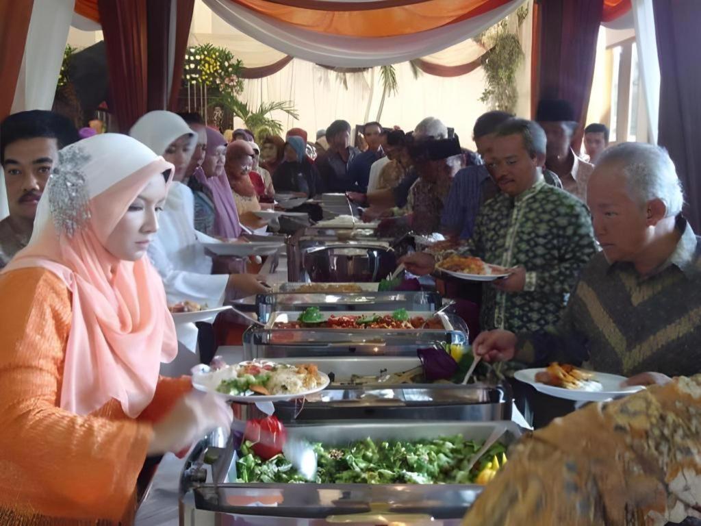 Augusta Sukabumi Hotel Esterno foto
