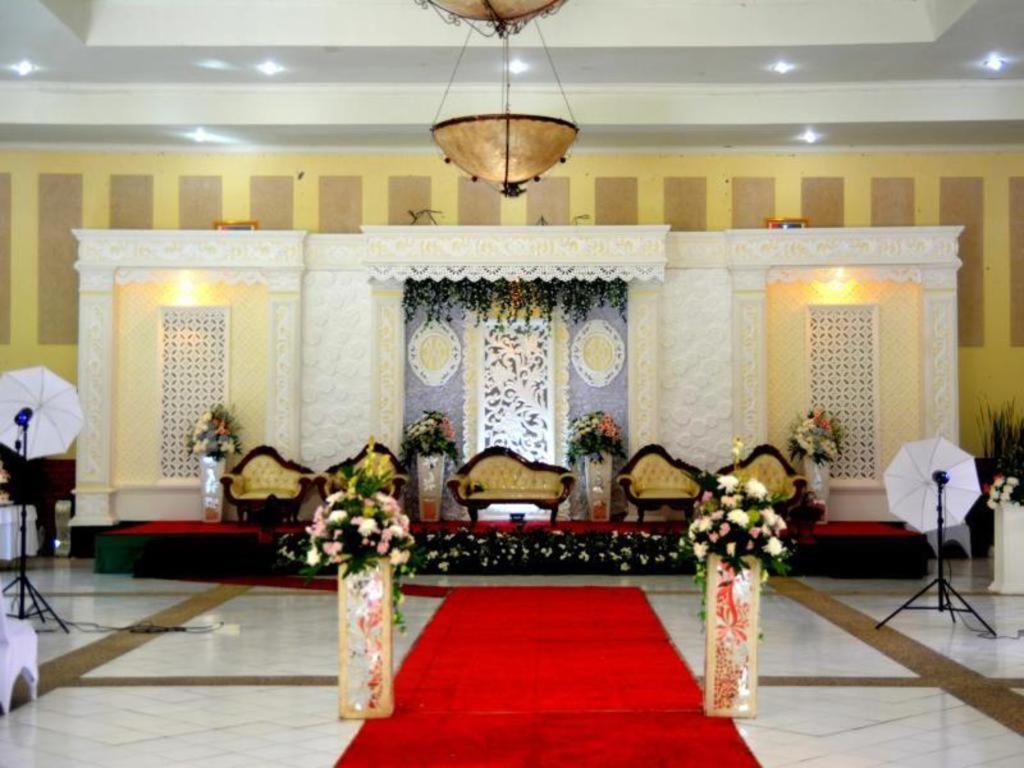 Augusta Sukabumi Hotel Esterno foto