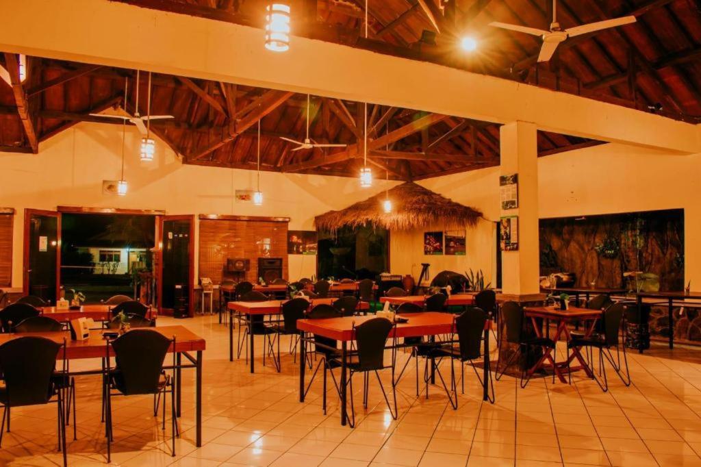 Augusta Sukabumi Hotel Esterno foto