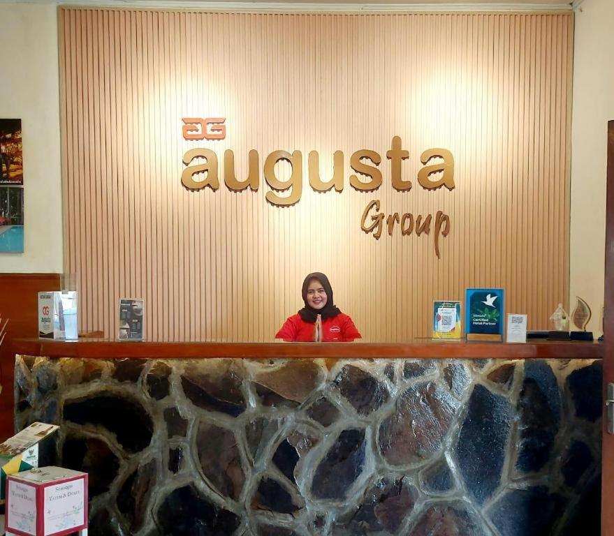 Augusta Sukabumi Hotel Esterno foto