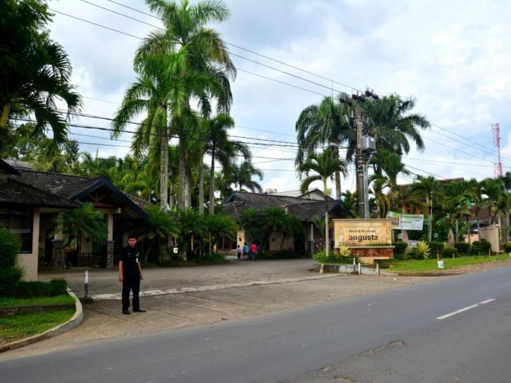 Augusta Sukabumi Hotel Esterno foto