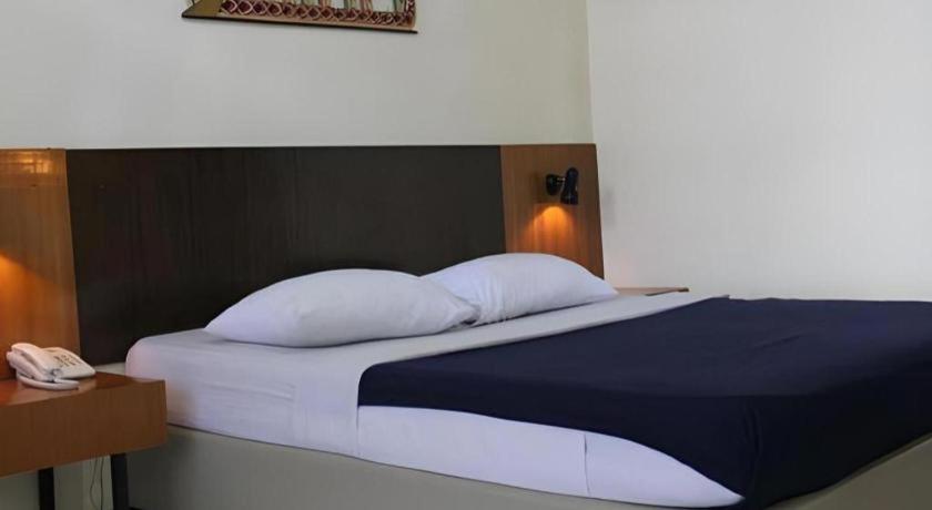 Augusta Sukabumi Hotel Esterno foto