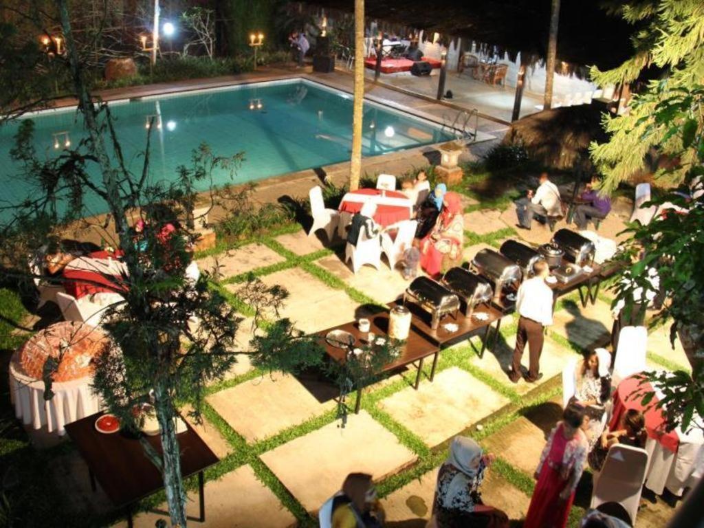 Augusta Sukabumi Hotel Esterno foto