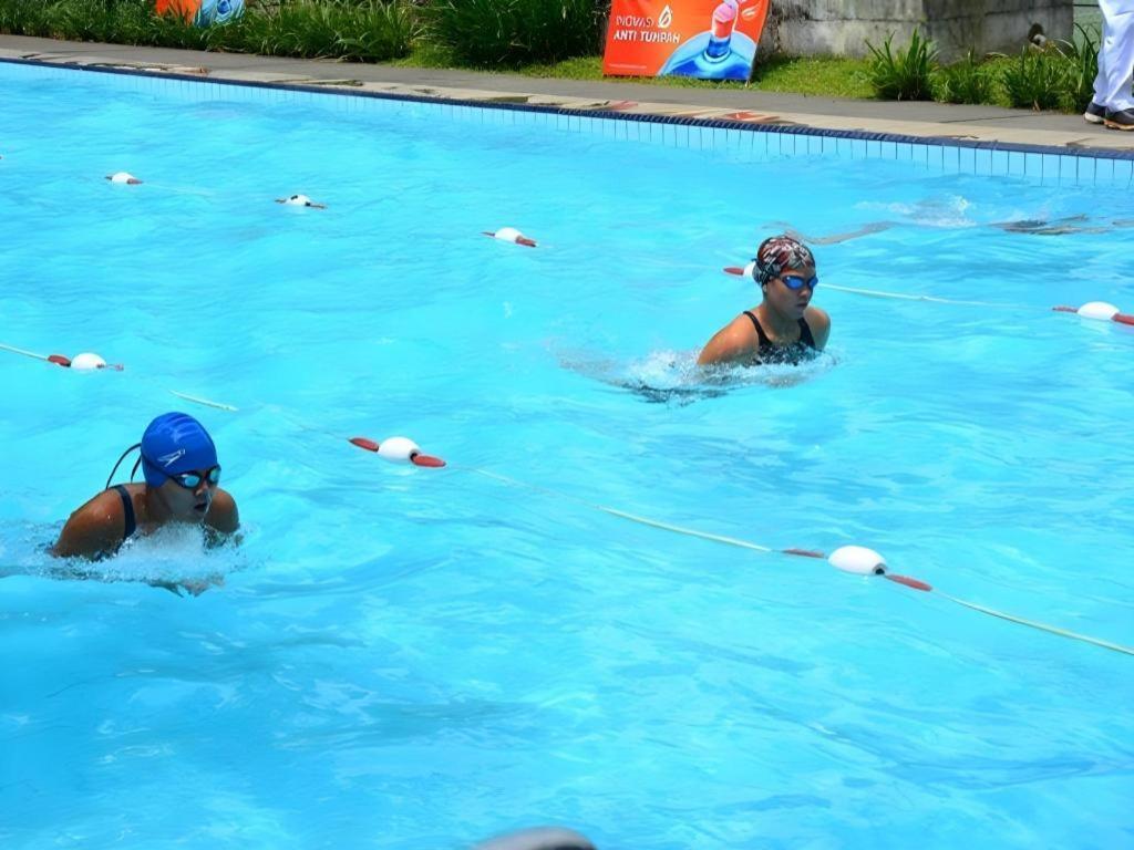 Augusta Sukabumi Hotel Esterno foto