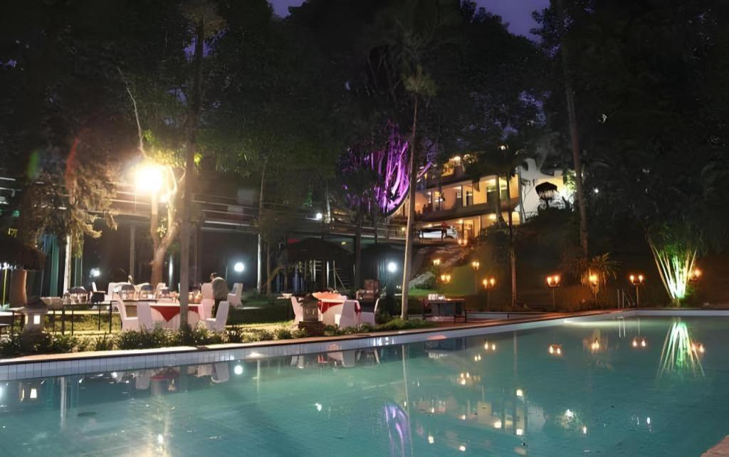 Augusta Sukabumi Hotel Esterno foto
