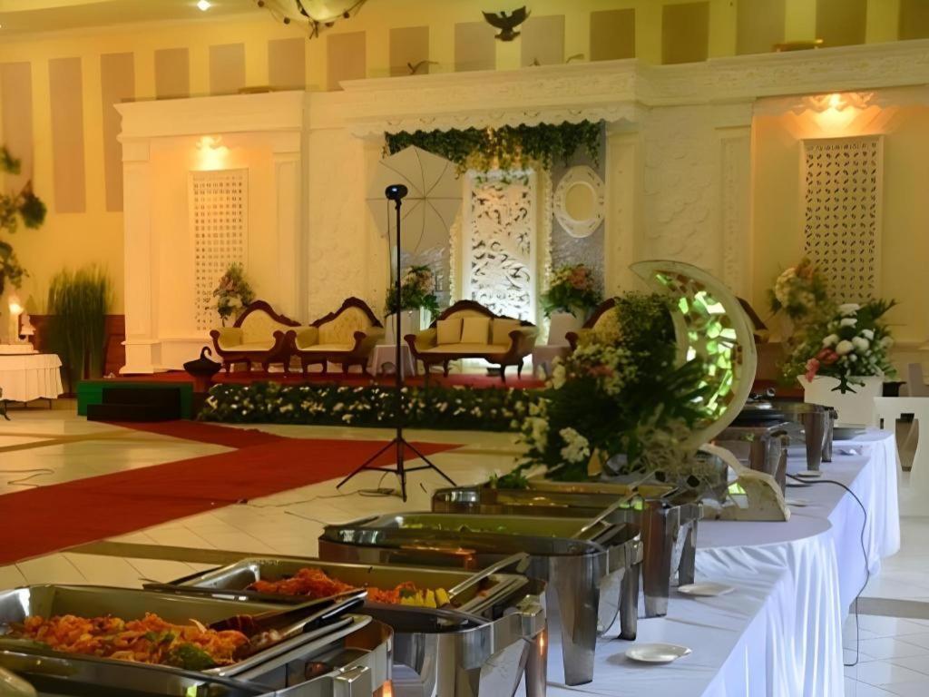 Augusta Sukabumi Hotel Esterno foto