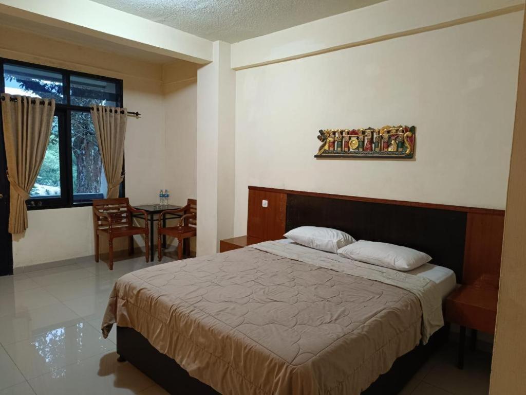 Augusta Sukabumi Hotel Esterno foto