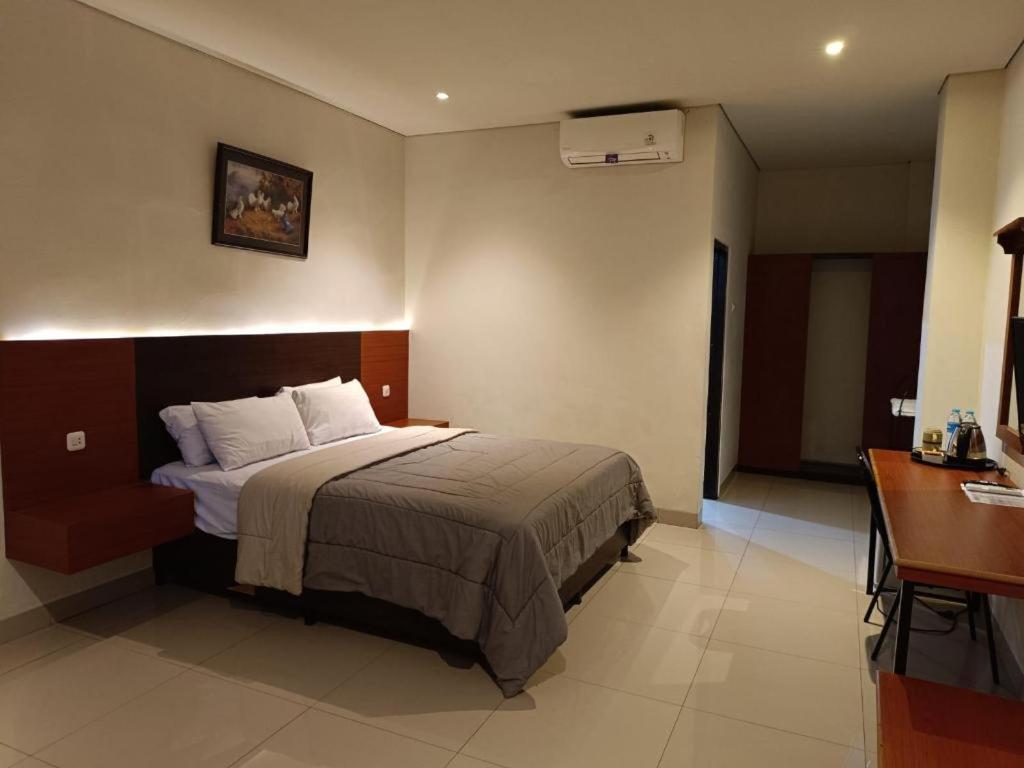 Augusta Sukabumi Hotel Esterno foto