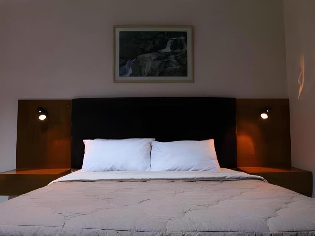 Augusta Sukabumi Hotel Esterno foto